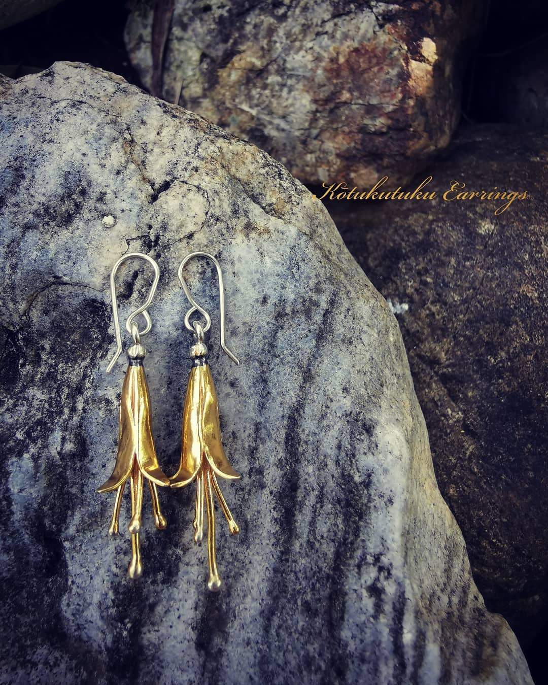 Kōtukutuku Earrings (nz fuchsia)