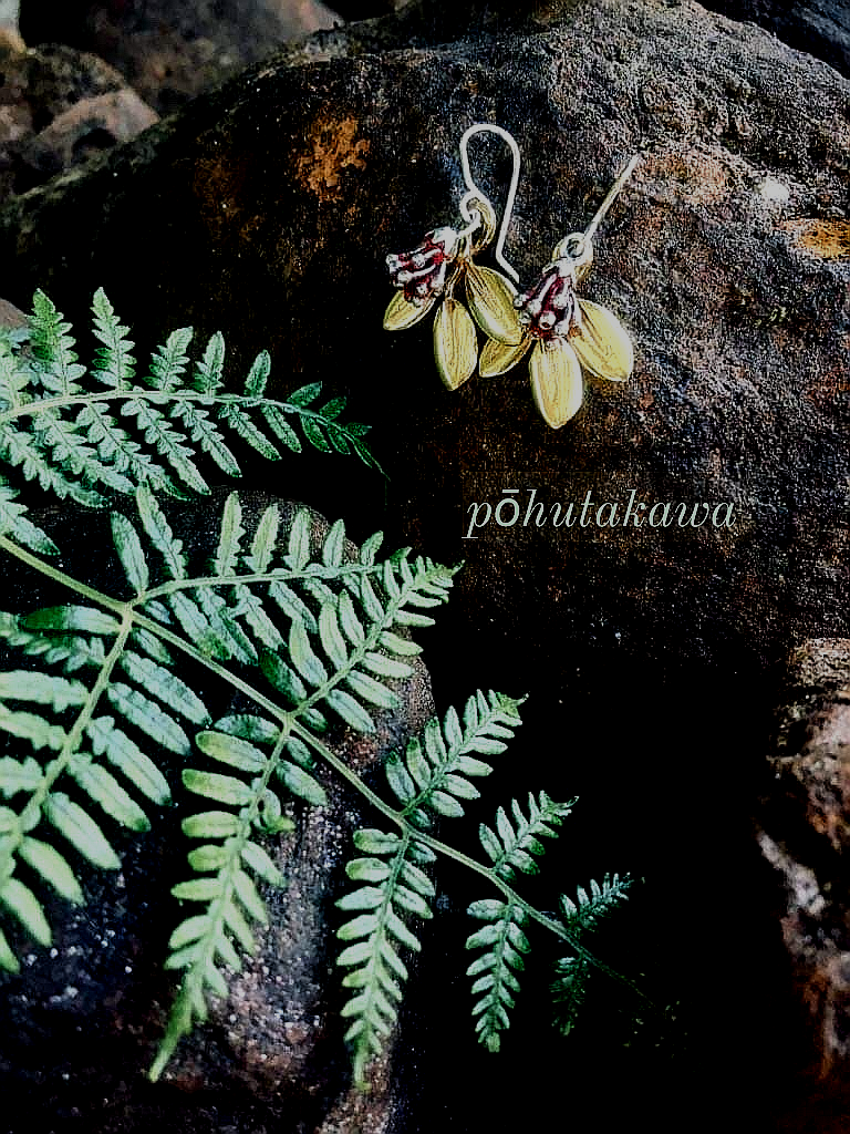 Pōhutukawa Bud and Gold Leaf Earrings