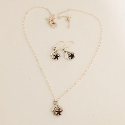 Red Mānuka Sprig Necklace and Earrings set